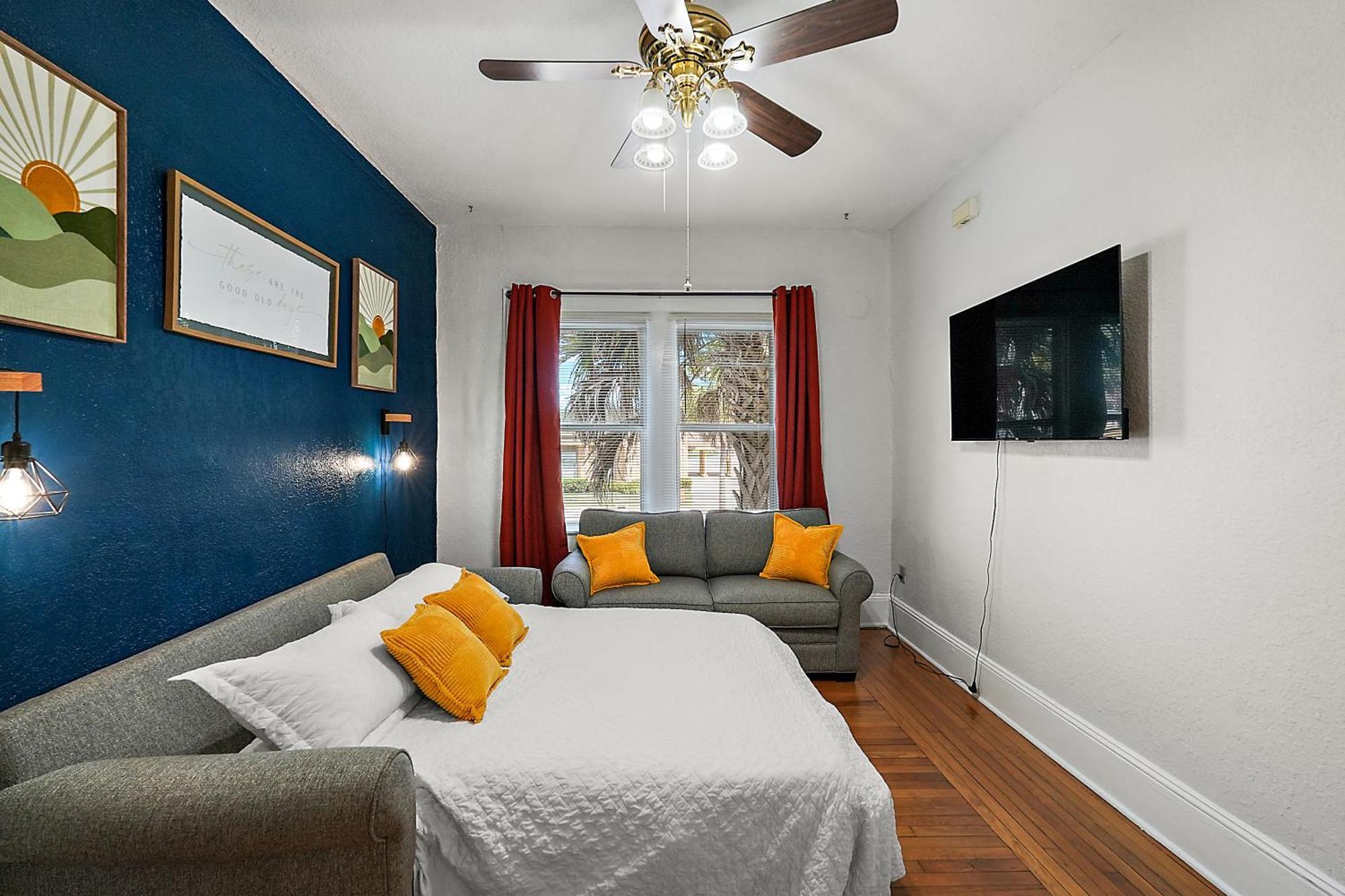 Downtown Den-King Bed~Heart Of Eustis~Queen Sleeper~Upstairs~Bright & Happy Exterior photo