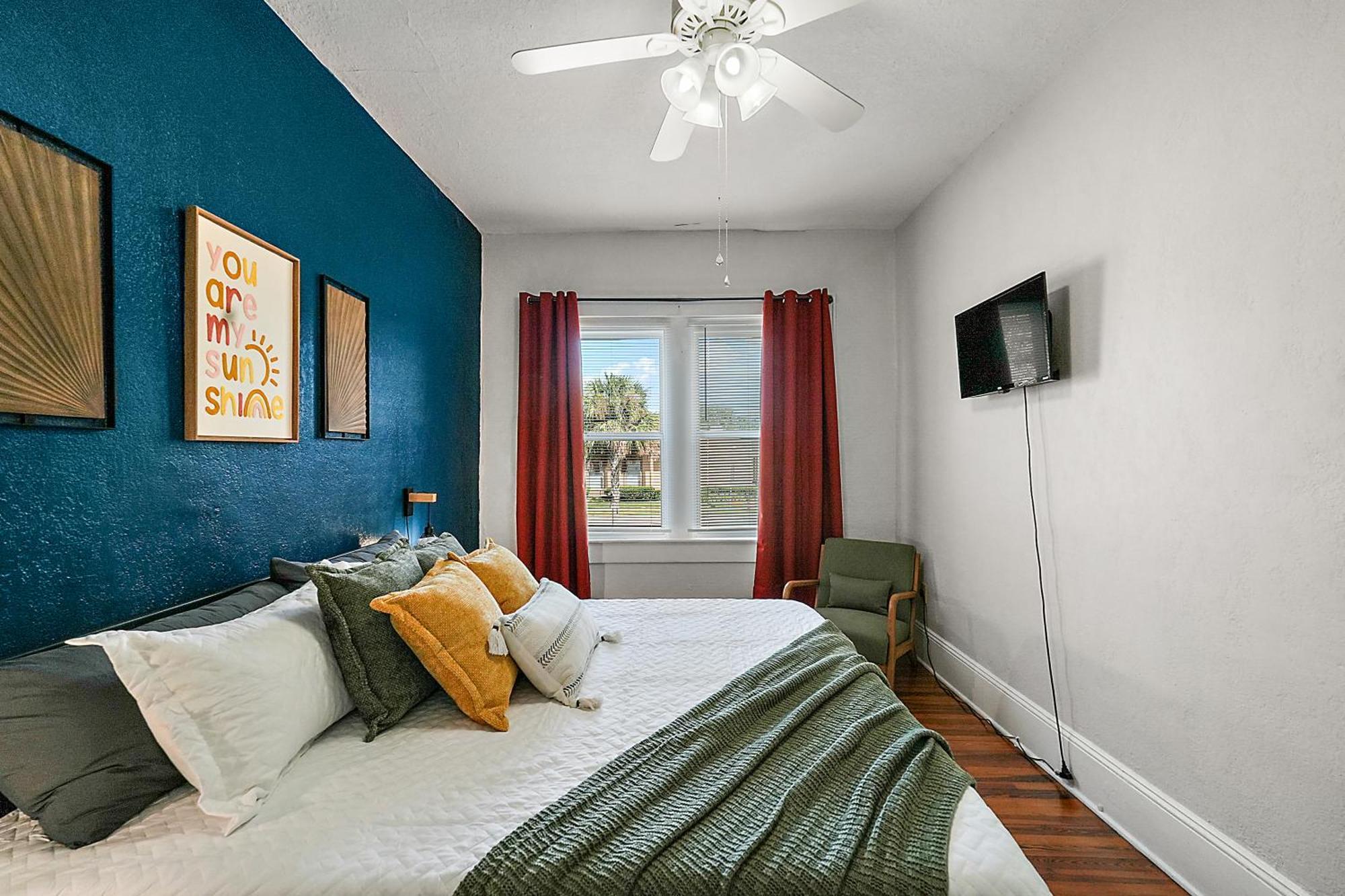 Downtown Den-King Bed~Heart Of Eustis~Queen Sleeper~Upstairs~Bright & Happy Exterior photo