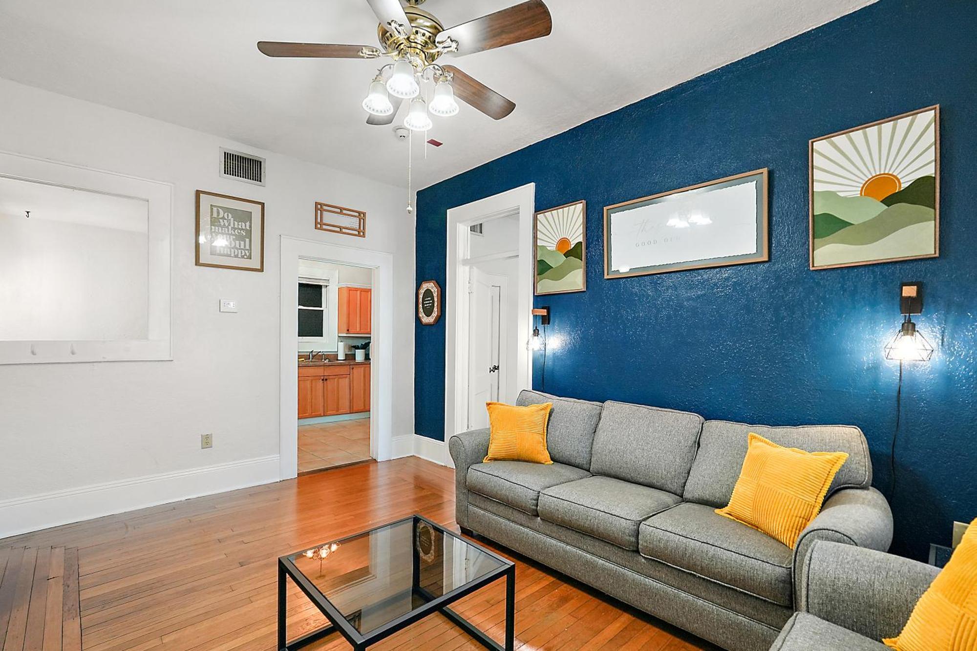 Downtown Den-King Bed~Heart Of Eustis~Queen Sleeper~Upstairs~Bright & Happy Exterior photo